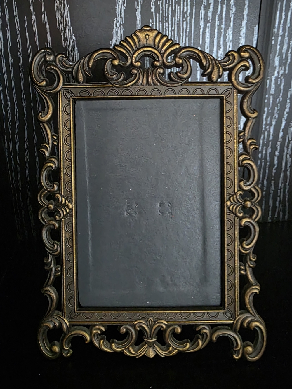 Ornate Antique-Style Gold Picture Frame - Decorative Home Accent